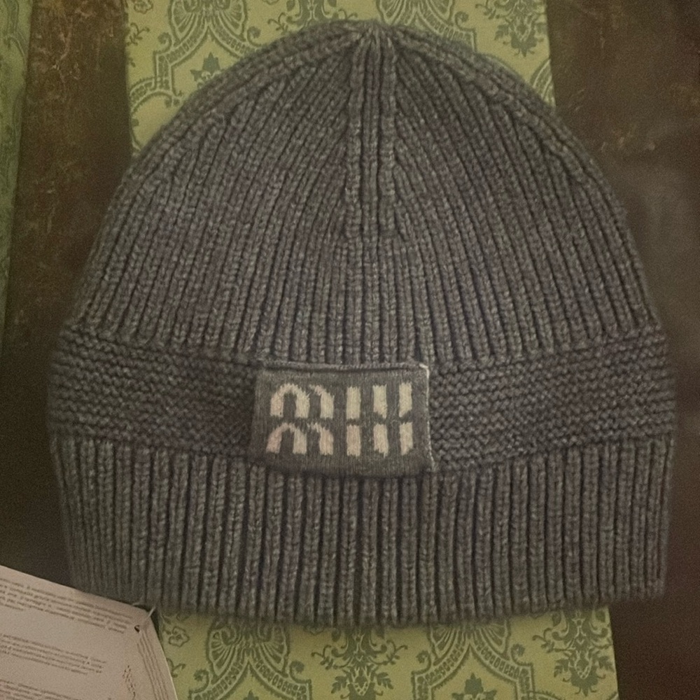 New  Grey women’s beanie miu miu